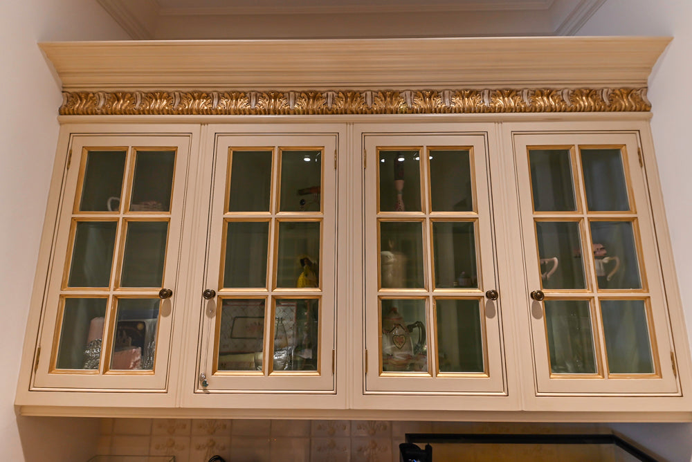 Clive Christian Regency Traditional Cream Kitchen with Pantry & Appliances