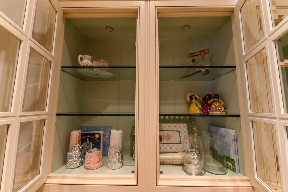 Clive Christian Regency Traditional Cream Kitchen with Pantry & Appliances
