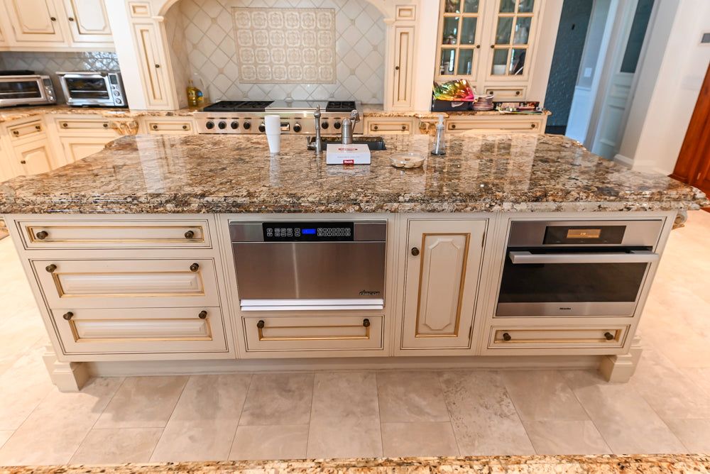 Clive Christian Regency Traditional Cream Kitchen with Pantry & Appliances