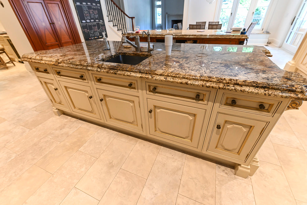 Clive Christian Regency Traditional Cream Kitchen with Pantry & Appliances