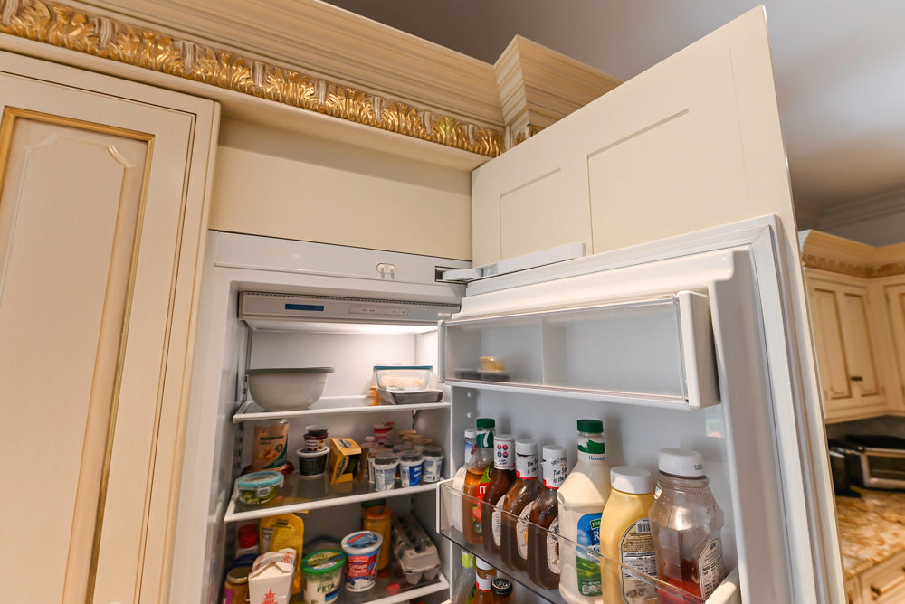 Clive Christian Regency Traditional Cream Kitchen with Pantry & Appliances