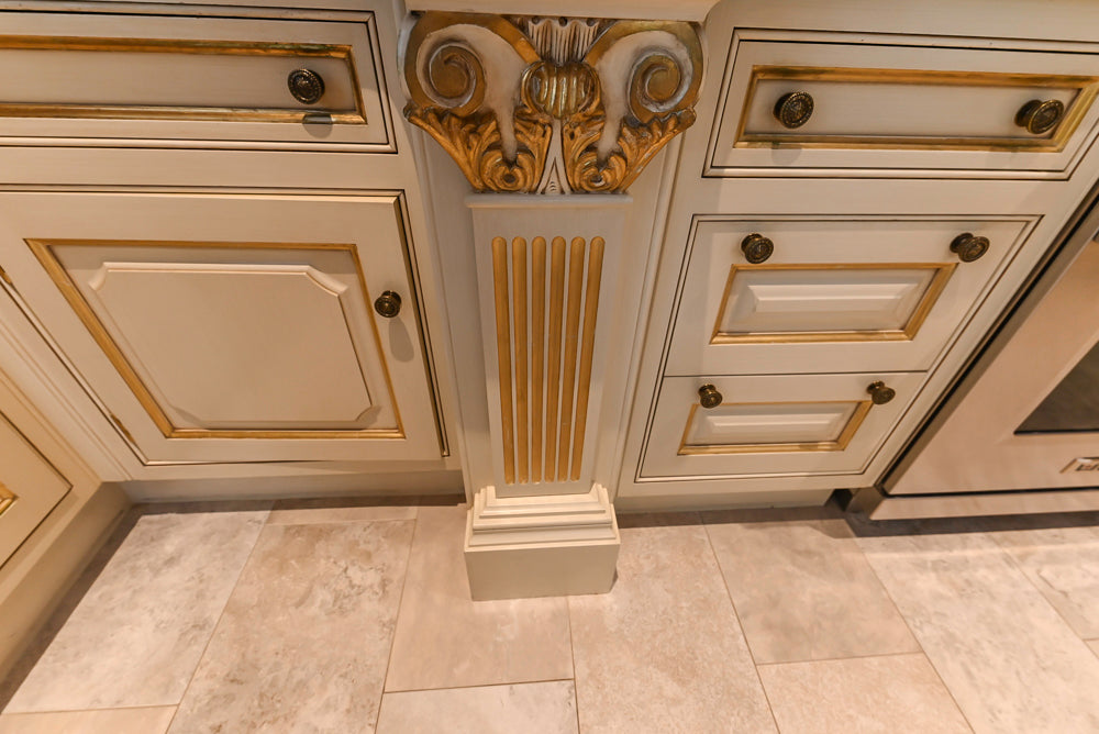 Clive Christian Regency Traditional Cream Kitchen with Pantry & Appliances