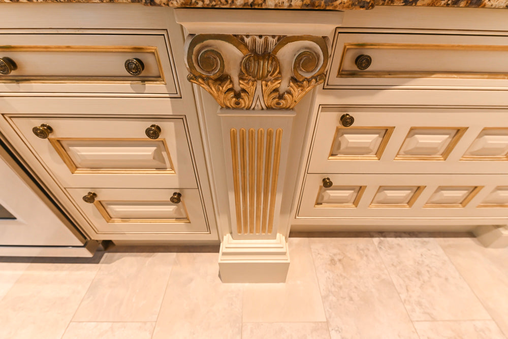 Clive Christian Regency Traditional Cream Kitchen with Pantry & Appliances