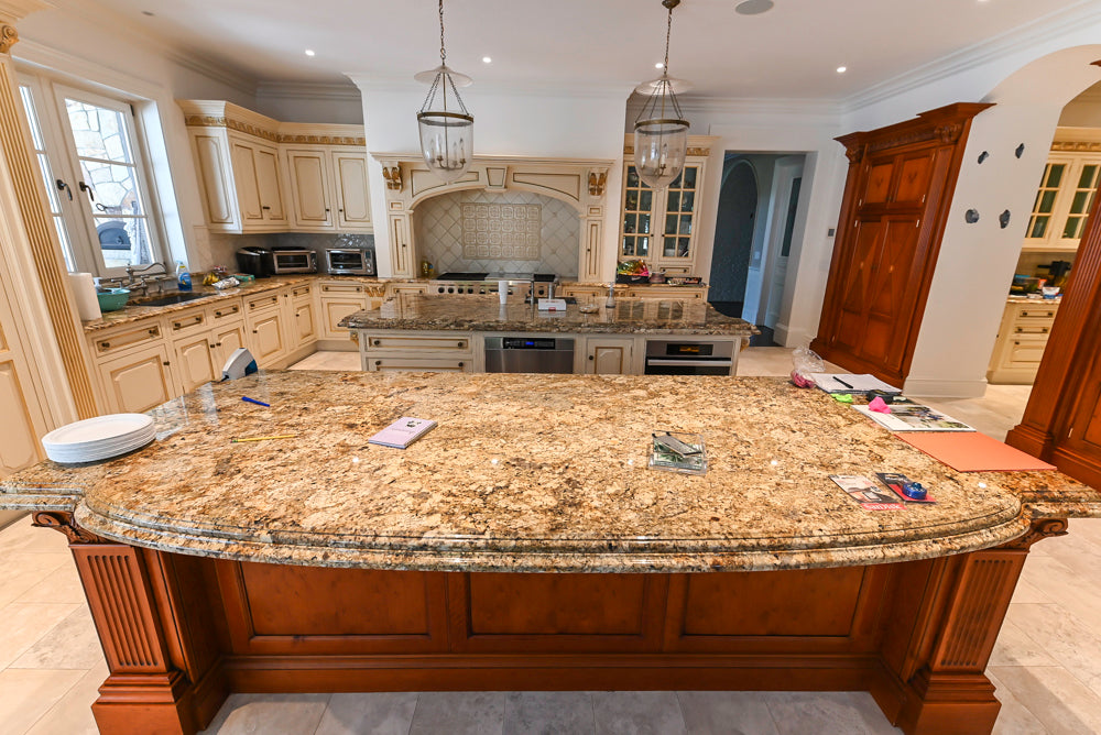 Clive Christian Regency Traditional Cream Kitchen with Pantry & Appliances