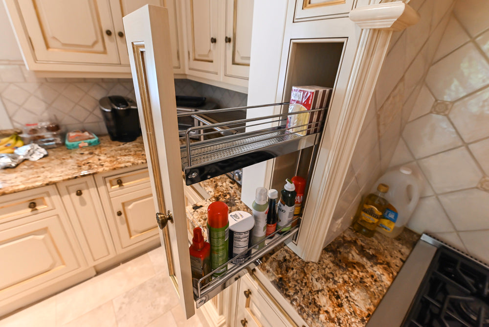 Clive Christian Regency Traditional Cream Kitchen with Pantry & Appliances