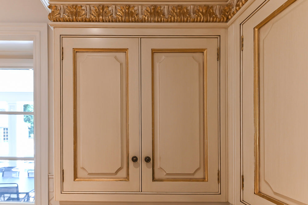 Clive Christian Regency Traditional Cream Kitchen with Pantry & Appliances
