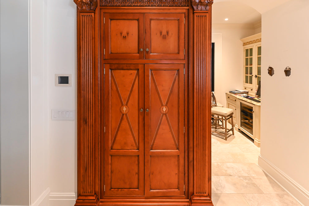 Clive Christian Regency Traditional Cream Kitchen with Pantry & Appliances