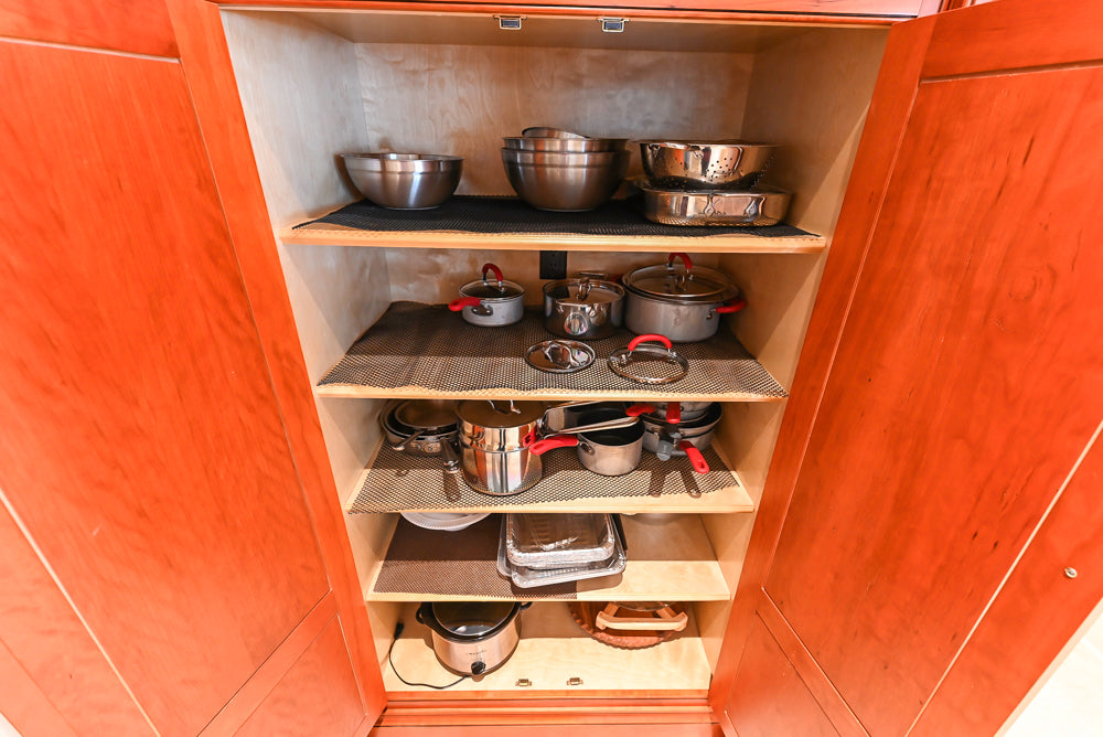 Clive Christian Regency Traditional Cream Kitchen with Pantry & Appliances