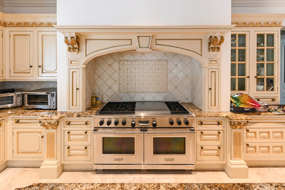Clive Christian Regency Traditional Cream Kitchen with Pantry & Appliances