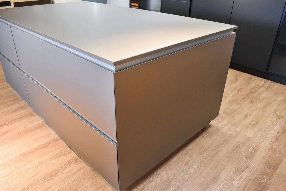 Doimo Cucine Modern Two-Tone Kitchen with Grey Island