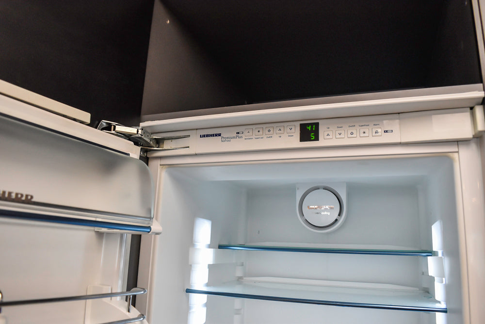 Doimo Cucine Modern Two-Tone Kitchen with Grey Island