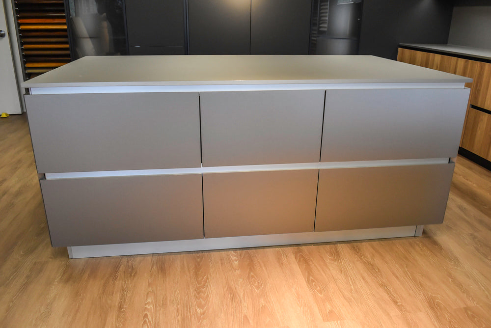 Doimo Cucine Modern Two-Tone Kitchen with Grey Island