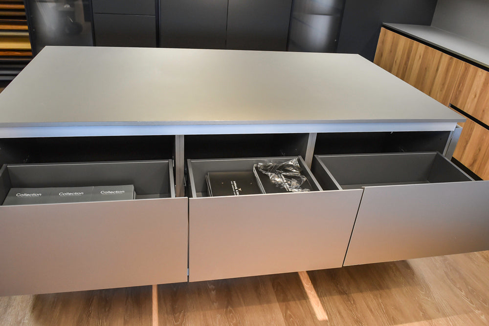 Doimo Cucine Modern Two-Tone Kitchen with Grey Island