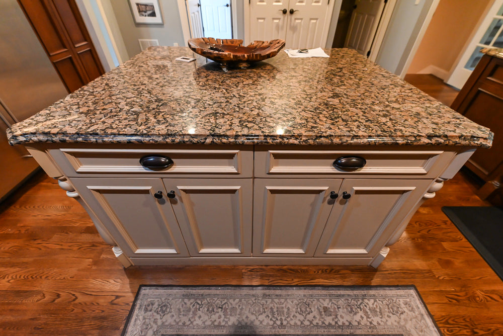 Ultracraft Tradtional Dark Wooden Pre-Owned Kitchen with Granite Island and Appliances