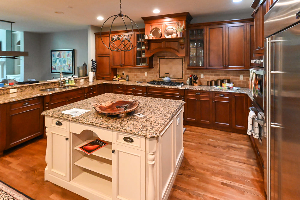 Ultracraft Tradtional Dark Wooden Pre-Owned Kitchen with Granite Island and Appliances