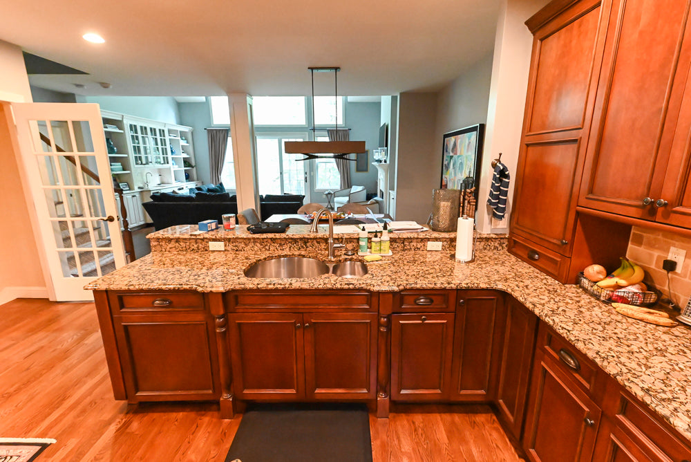 Ultracraft Tradtional Dark Wooden Pre-Owned Kitchen with Granite Island and Appliances