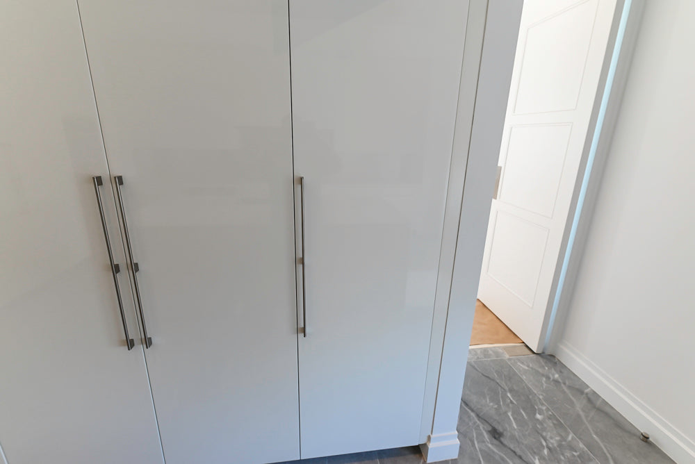 Aran Cucine Modern Glossy White Kitchen with Island, Marble Countertops & Miele Appliances