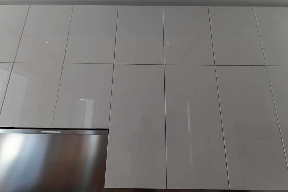 Aran Cucine Modern Glossy White Kitchen with Island, Marble Countertops & Miele Appliances