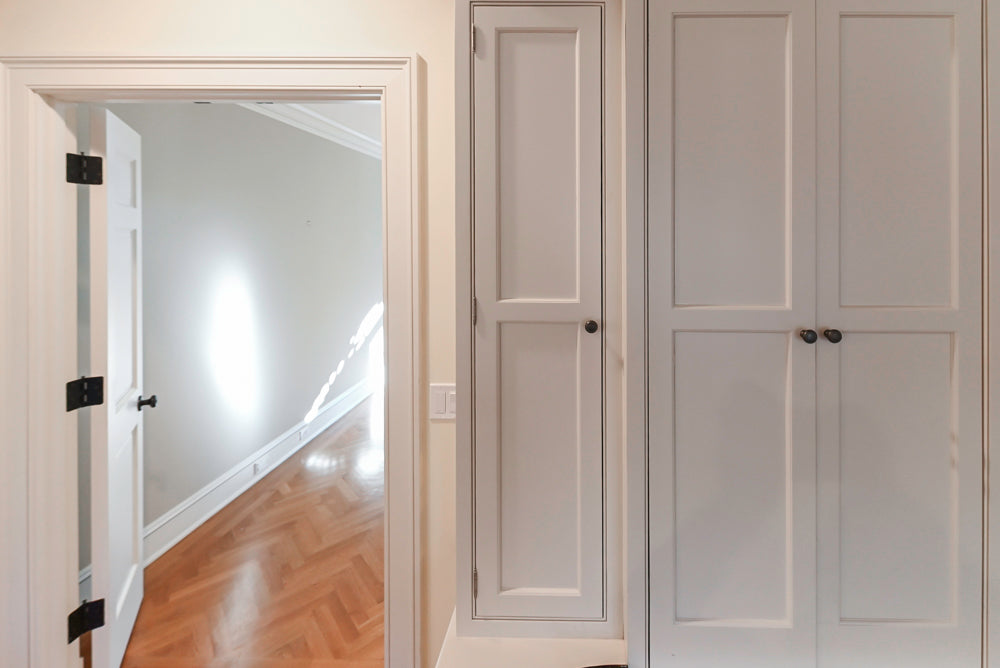 Traditional Large White Kitchen with Island, Desk Area & Appliances