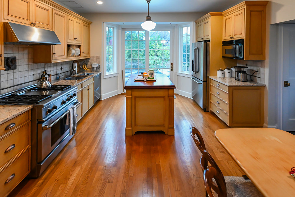Traditional Light Brown Kitchen with Island, Appliances & Breakfast Area