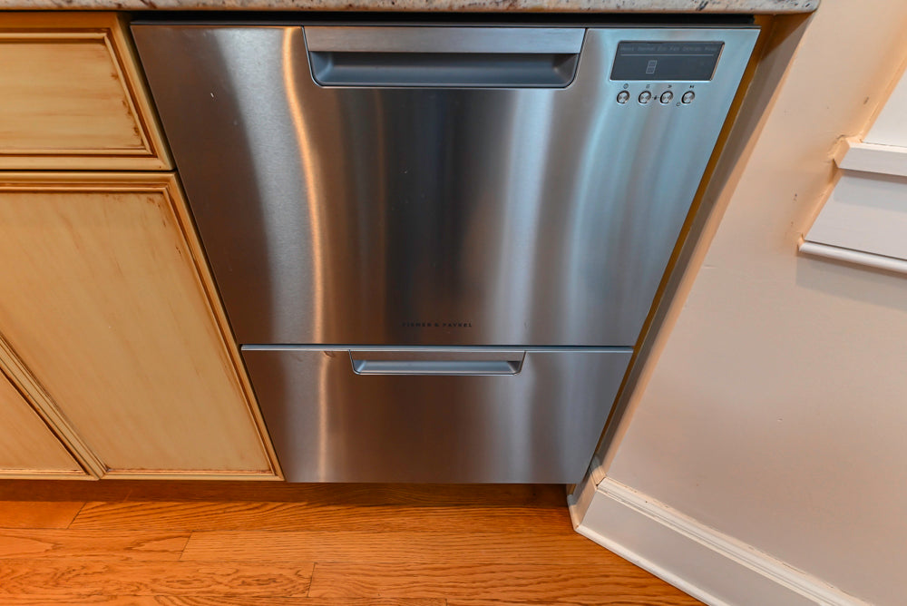 Traditional Light Brown Kitchen with Island, Appliances & Breakfast Area