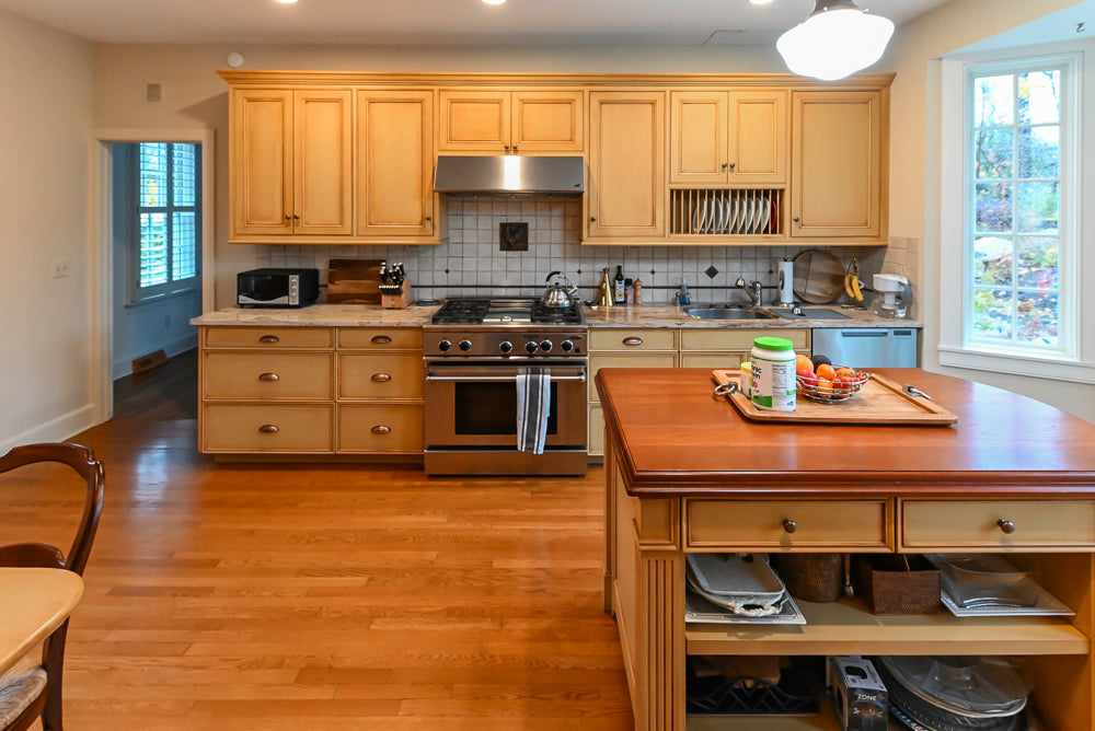 Traditional Light Brown Kitchen with Island, Appliances & Breakfast Area