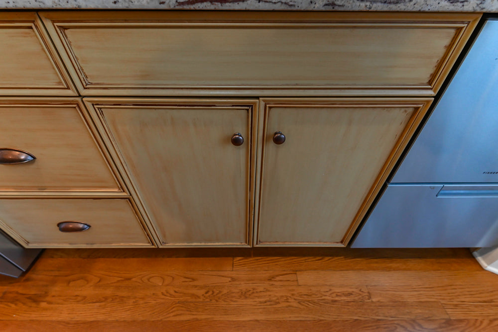 Traditional Light Brown Kitchen with Island, Appliances & Breakfast Area