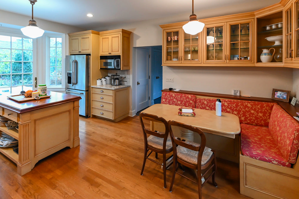 Traditional Light Brown Kitchen with Island, Appliances & Breakfast Area