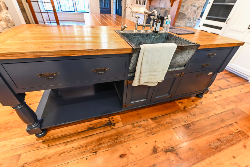 Rustic White & Navy Luxury Kitchen with Black AGA – Aurora Circ