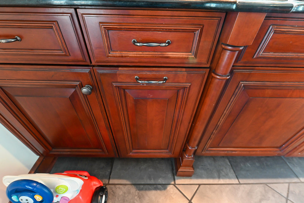 Wood-Mode Traditional Wooden Kitchen with Island, Granite Countertops & Luxe Appliances