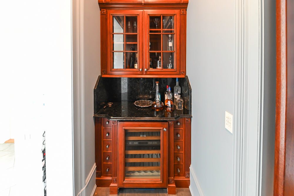 Wood-Mode Traditional Wet Bar with Granite – Aurora Circ