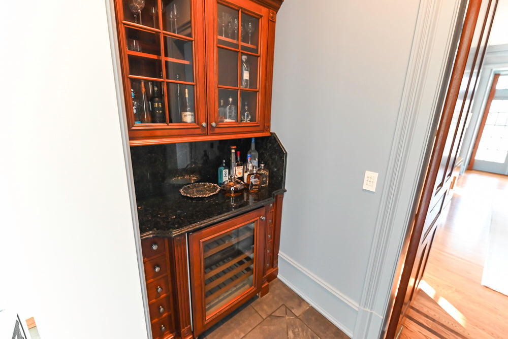 Wood-Mode Traditional Wet Bar with Granite – Aurora Circ