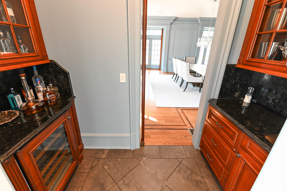 Wood-Mode Traditional Wet Bar with Granite – Aurora Circ