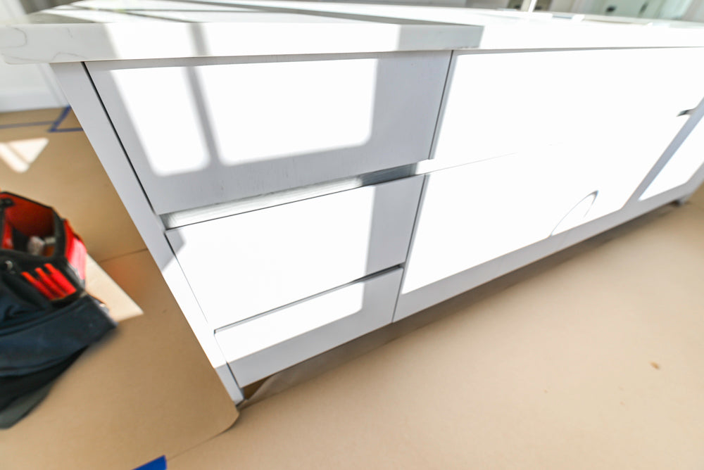 Large White Modern Kitchen with Island and Quartz Countertops