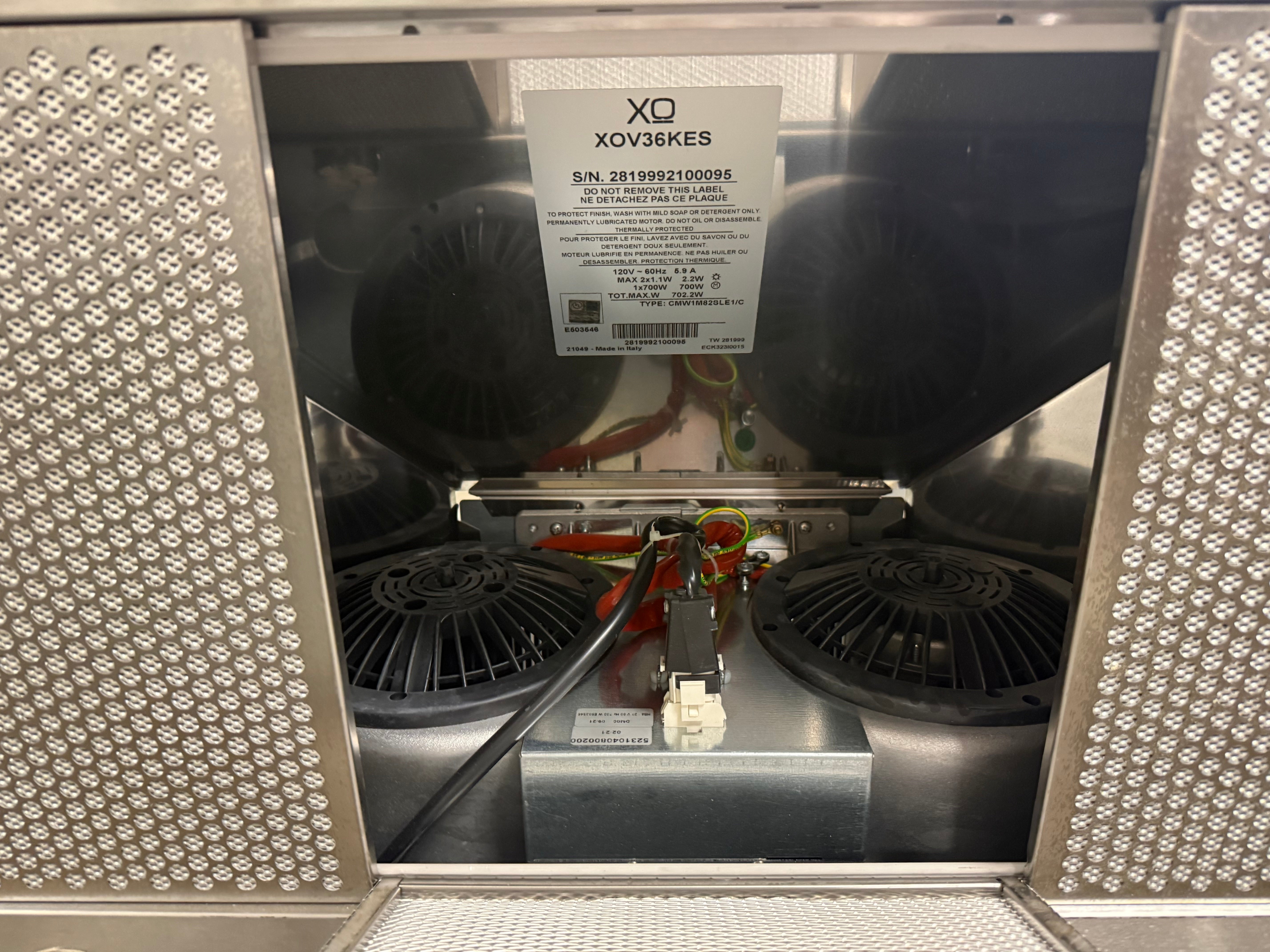 Handcrafted Italian 1000 CFM range hood with dishwasher safe mesh filters