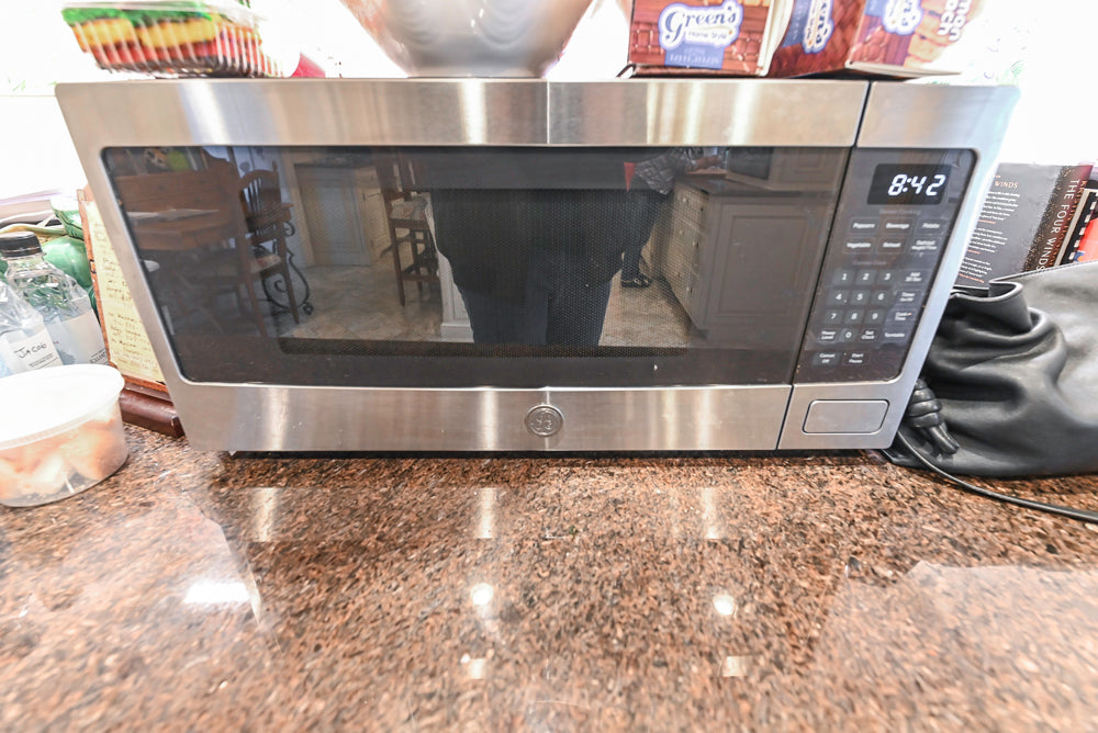 Form LTD Traditional Cream Kitchen with Island, Granite Countertops & Appliances
