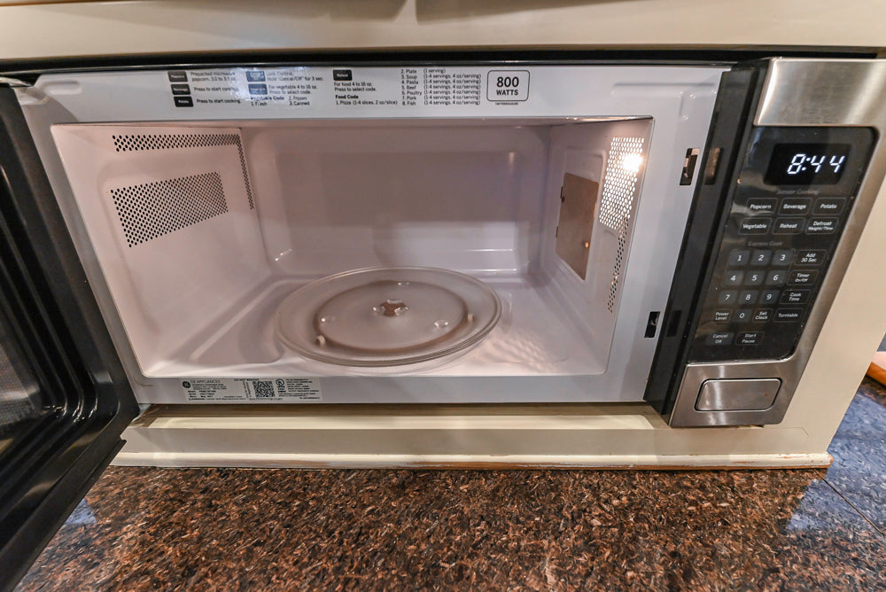 Form LTD Traditional Cream Kitchen with Island, Granite Countertops & Appliances