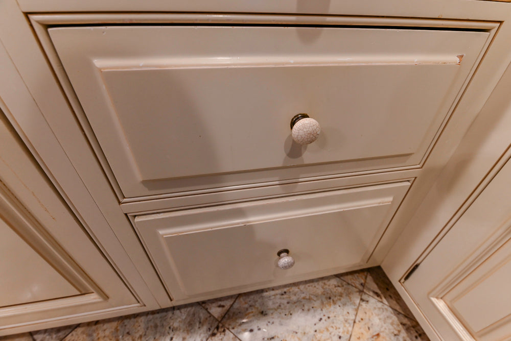 Form LTD Traditional Cream Kitchen with Island, Granite Countertops & Appliances