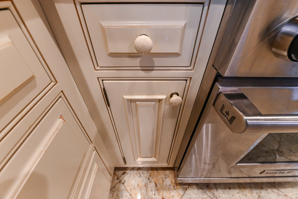 Form LTD Traditional Cream Kitchen with Island, Granite Countertops & Appliances