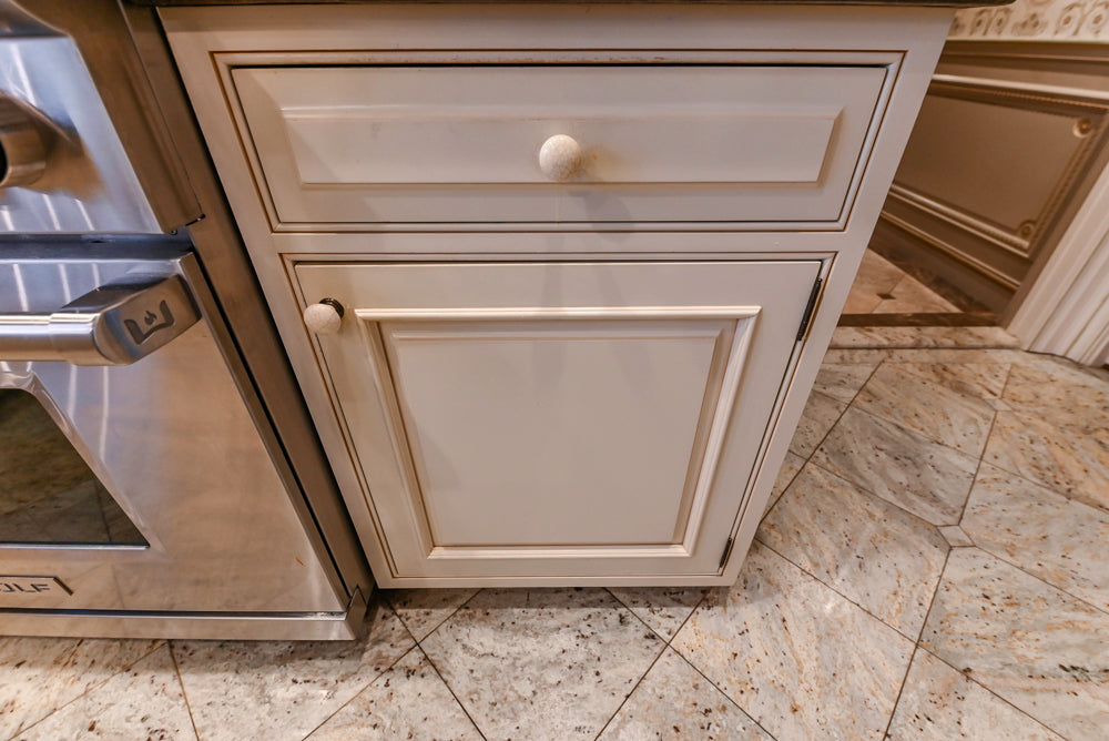 Form LTD Traditional Cream Kitchen with Island, Granite Countertops & Appliances