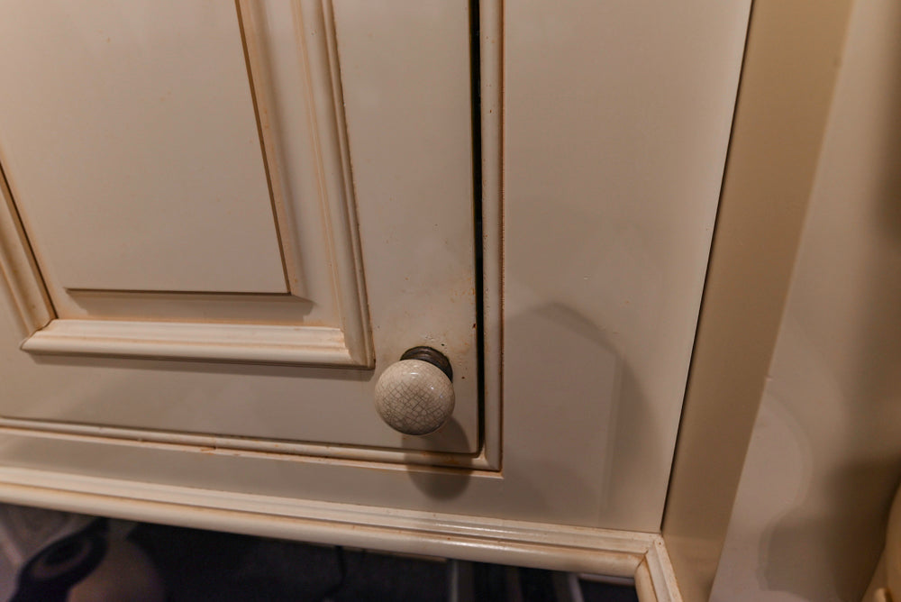 Form LTD Traditional Cream Kitchen with Island, Granite Countertops & Appliances