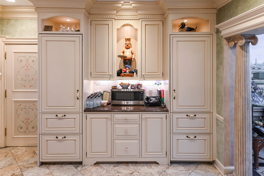 Form LTD Traditional Cream Kitchen with Island, Granite Countertops & Appliances