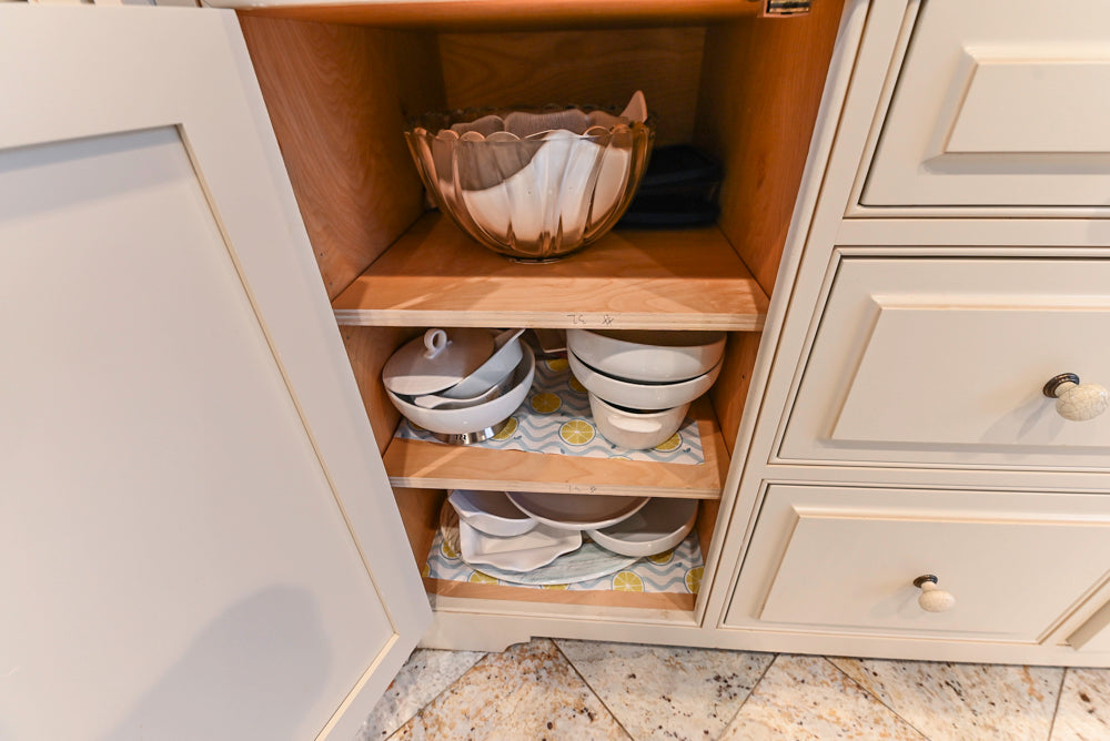 Form LTD Traditional Cream Kitchen with Island, Granite Countertops & Appliances