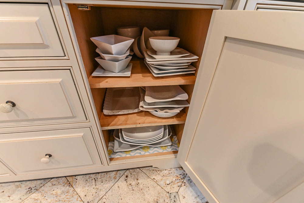 Form LTD Traditional Cream Kitchen with Island, Granite Countertops & Appliances