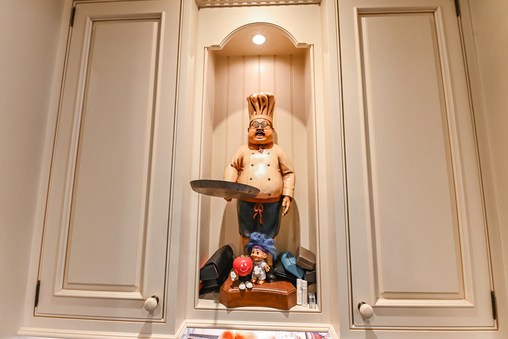 Form LTD Traditional Cream Kitchen with Island, Granite Countertops & Appliances