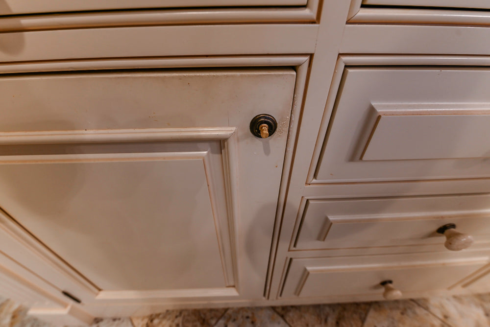 Form LTD Traditional Cream Kitchen with Island, Granite Countertops & Appliances