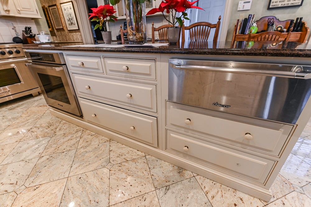 Form LTD Traditional Cream Kitchen with Island, Granite Countertops & Appliances