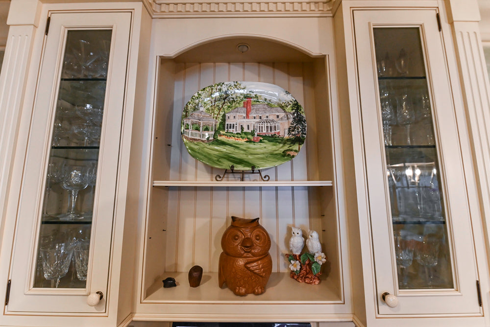 Form LTD Traditional Cream Kitchen with Island, Granite Countertops & Appliances