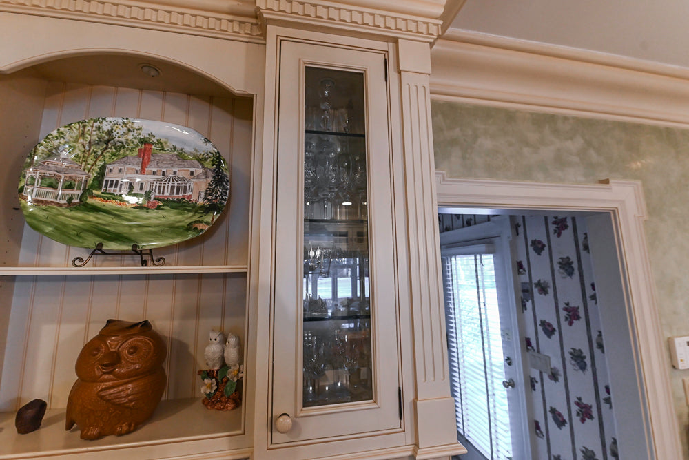 Form LTD Traditional Cream Kitchen with Island, Granite Countertops & Appliances