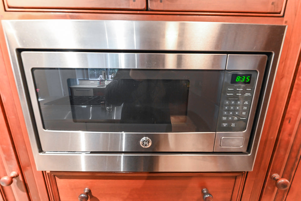 Premier Traditional Kitchen with Stainless Steel Island, Desk Area & Appliances